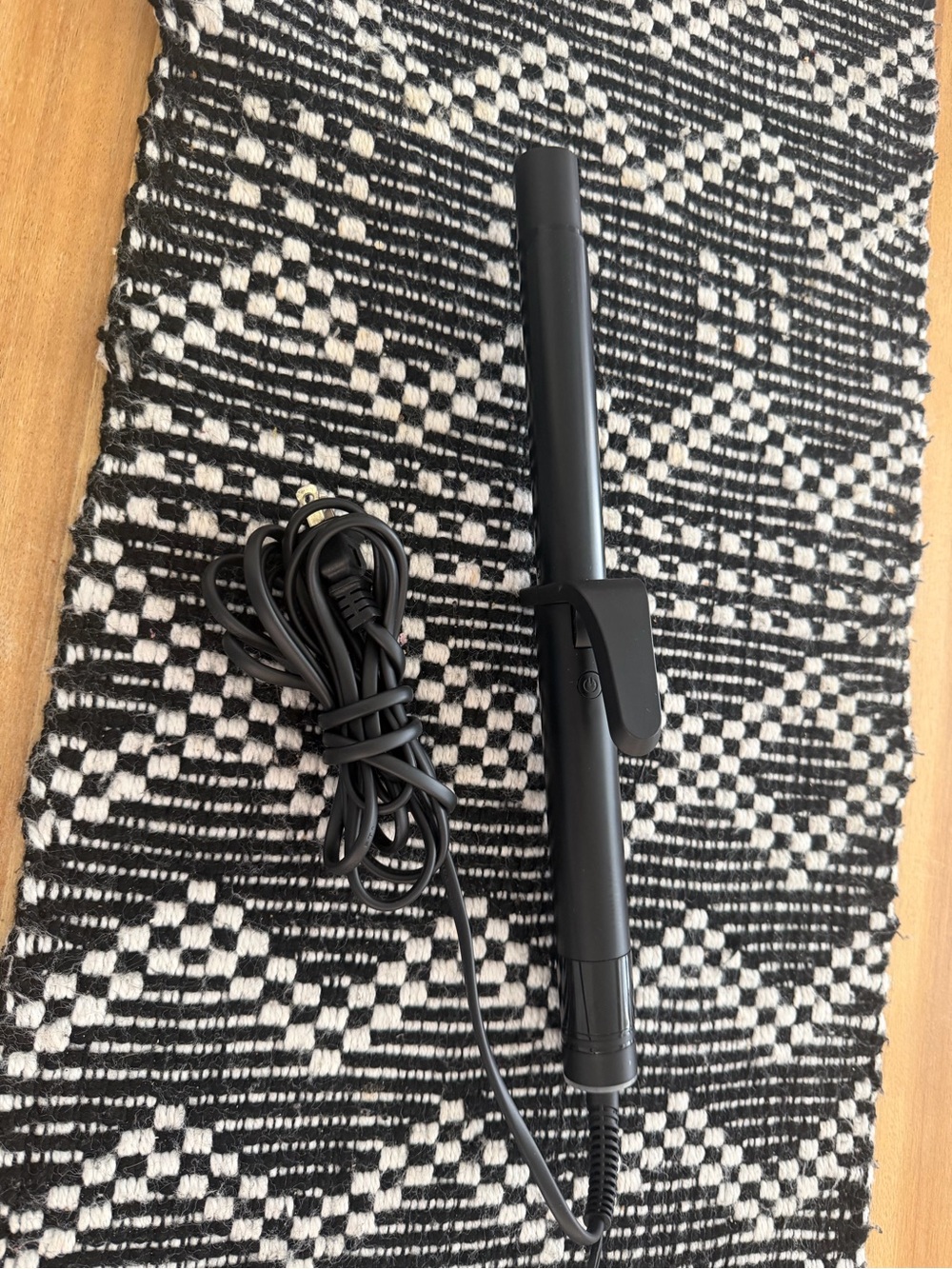 Black Hot Tools Pro Artist 1 inch Ceramic Curling Wand with Clamp